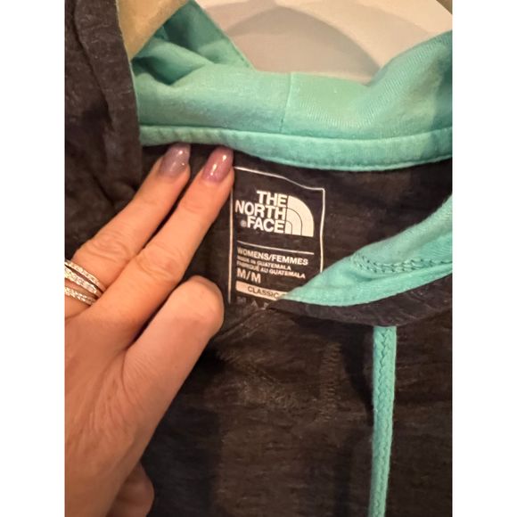 The North Face lightweight fitted hoodie size medium - Picture 2 of 7